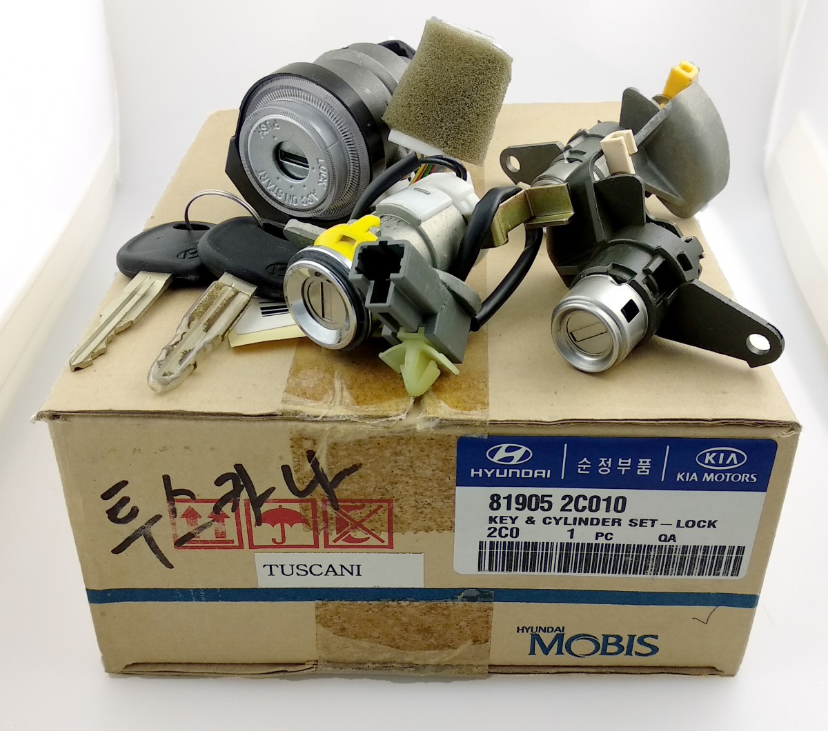 Genuine Hyundai 81905-23112 Lock Key and Cylinder Set Genuine Hyundai 81905-23112 Lock Key and Cylinder Set
