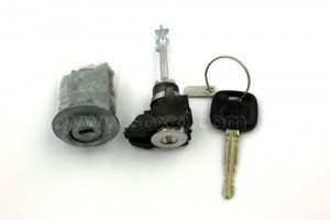 69005-68070 GENUINE TOYOTA WISH KEY & CYLINDER-LOCK SET