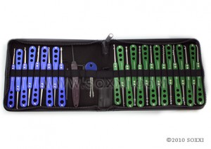 B&G Stainless Steel Pick Set (32pc)