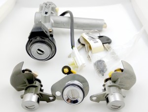 81905-3D010 GENUINE HYUNDAI SONATA KEY & CYLINDER-LOCK SET